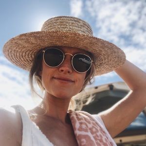 Meet your Posher, Lucy